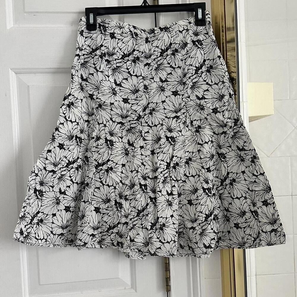 Women's Black and White Skirt